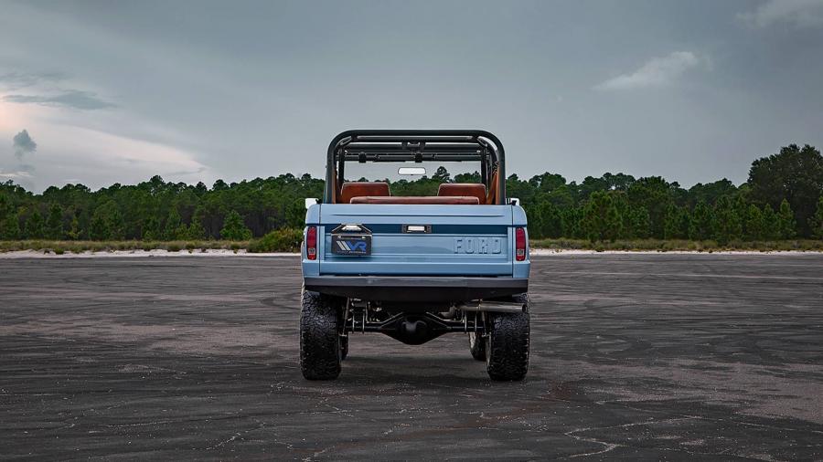  Ford Bronco by Velocity Restorations 1973 года  (фото 6 из 23)